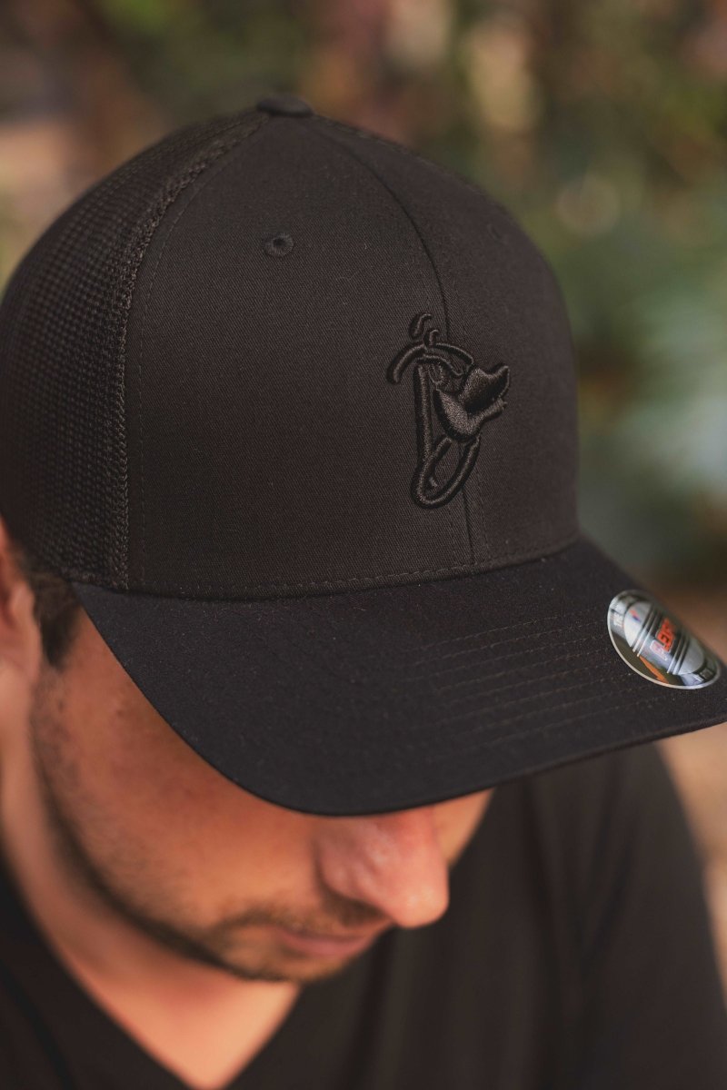 D All Black Trucker Cerrada - Ducky